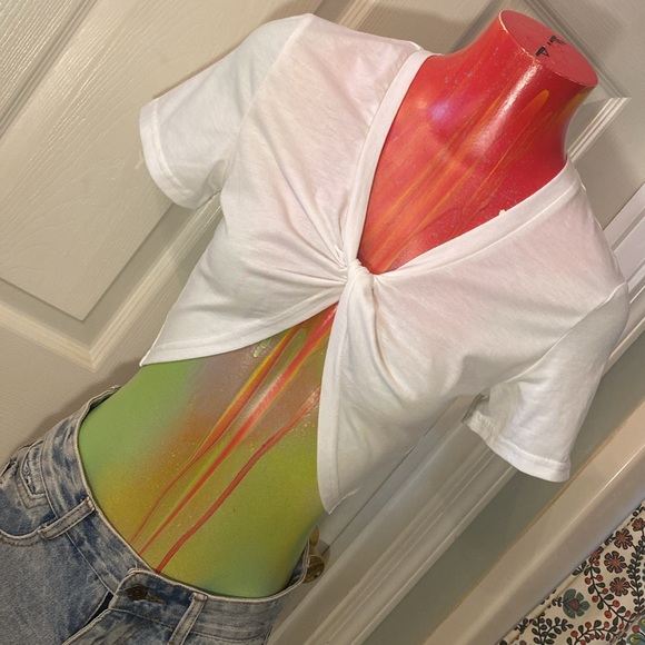 SHEIN Tops - White Twist Front Crop Top